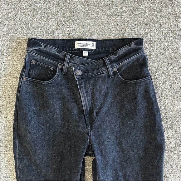 Abercrombie & Fitch the 90s Slim‎ Straight Ultra High Rise size 27/4S - Picture 2 of 8
